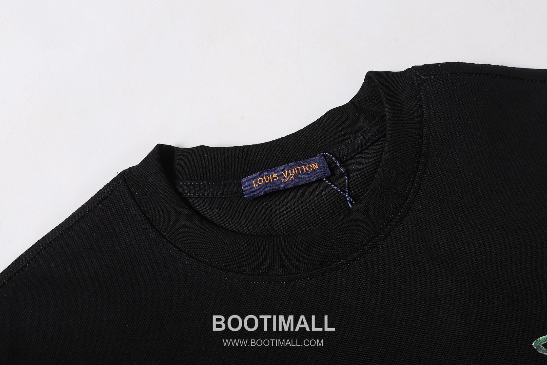 Louis Vuitton Graffiti Logo Cotton T-Shirt Black White 루이비통 그래피티 로고 코튼 티셔츠 블랙 화이트 3