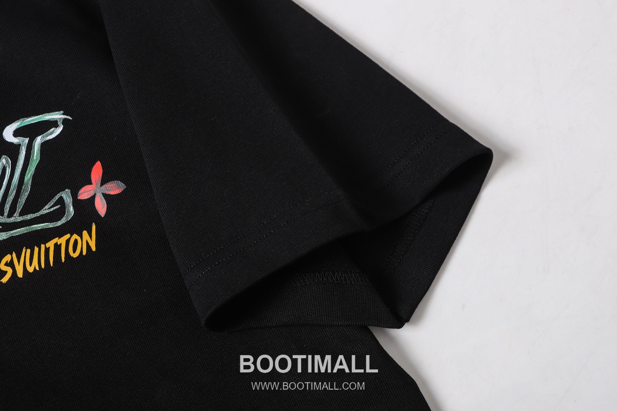 Louis Vuitton Graffiti Logo Cotton T-Shirt Black White 루이비통 그래피티 로고 코튼 티셔츠 블랙 화이트 5