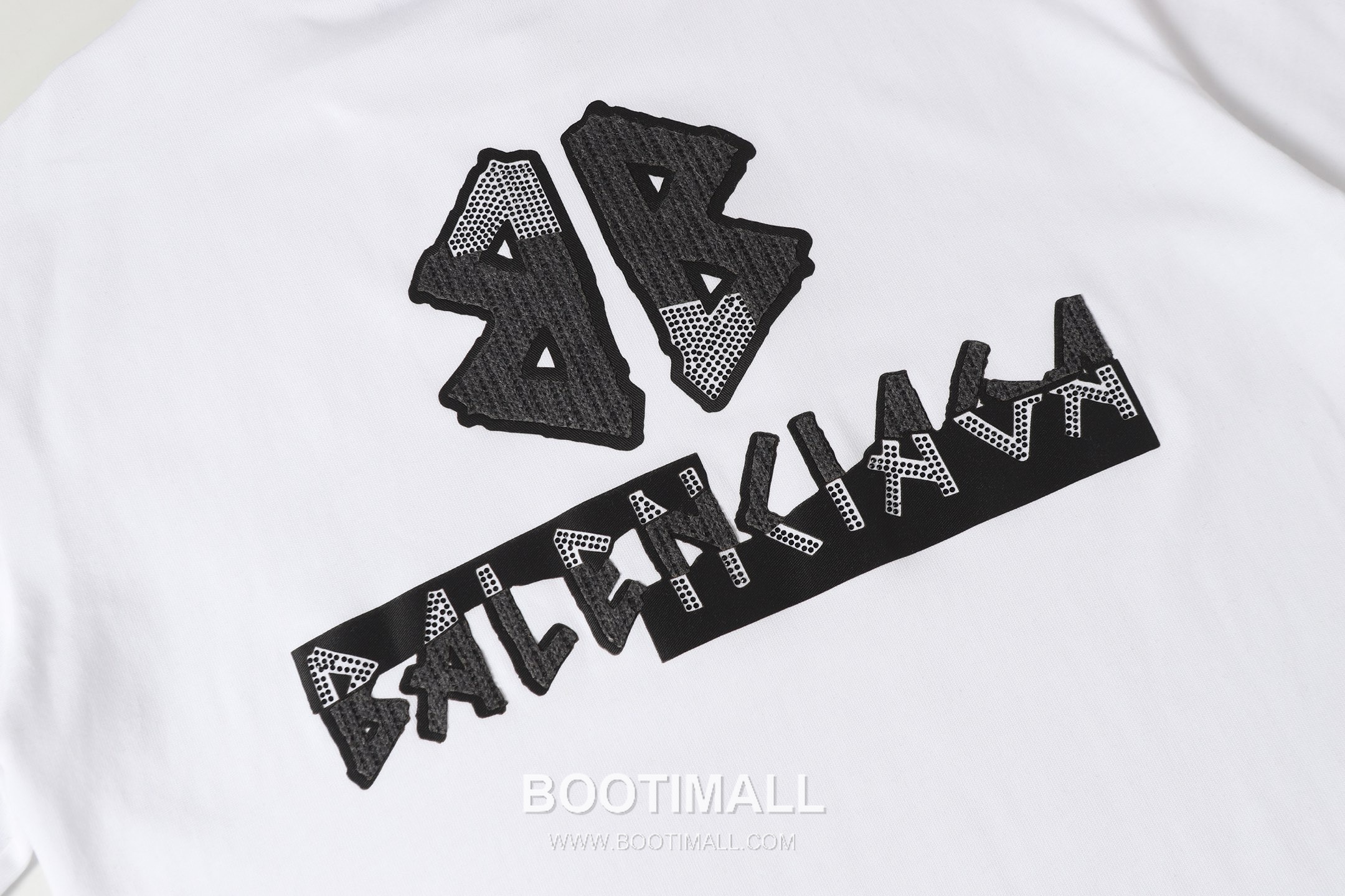 Balenciaga 2026SS Logo Rhinestone Round Neck Short Sleeve T-Shirt 발렌시아가 2026SS 로고 라인스톤 라운드넥 반팔 티셔츠 4