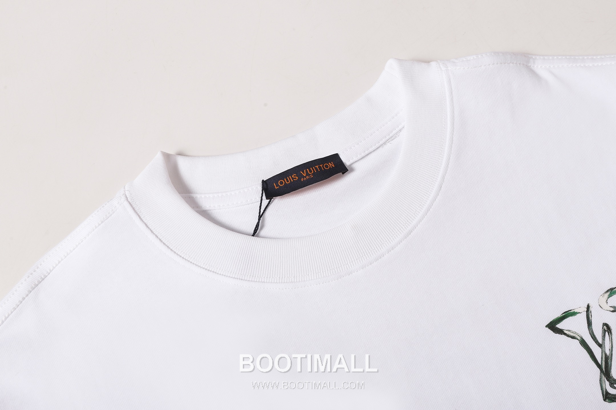 Louis Vuitton Graffiti Logo Cotton T-Shirt Black White 루이비통 그래피티 로고 코튼 티셔츠 블랙 화이트 3