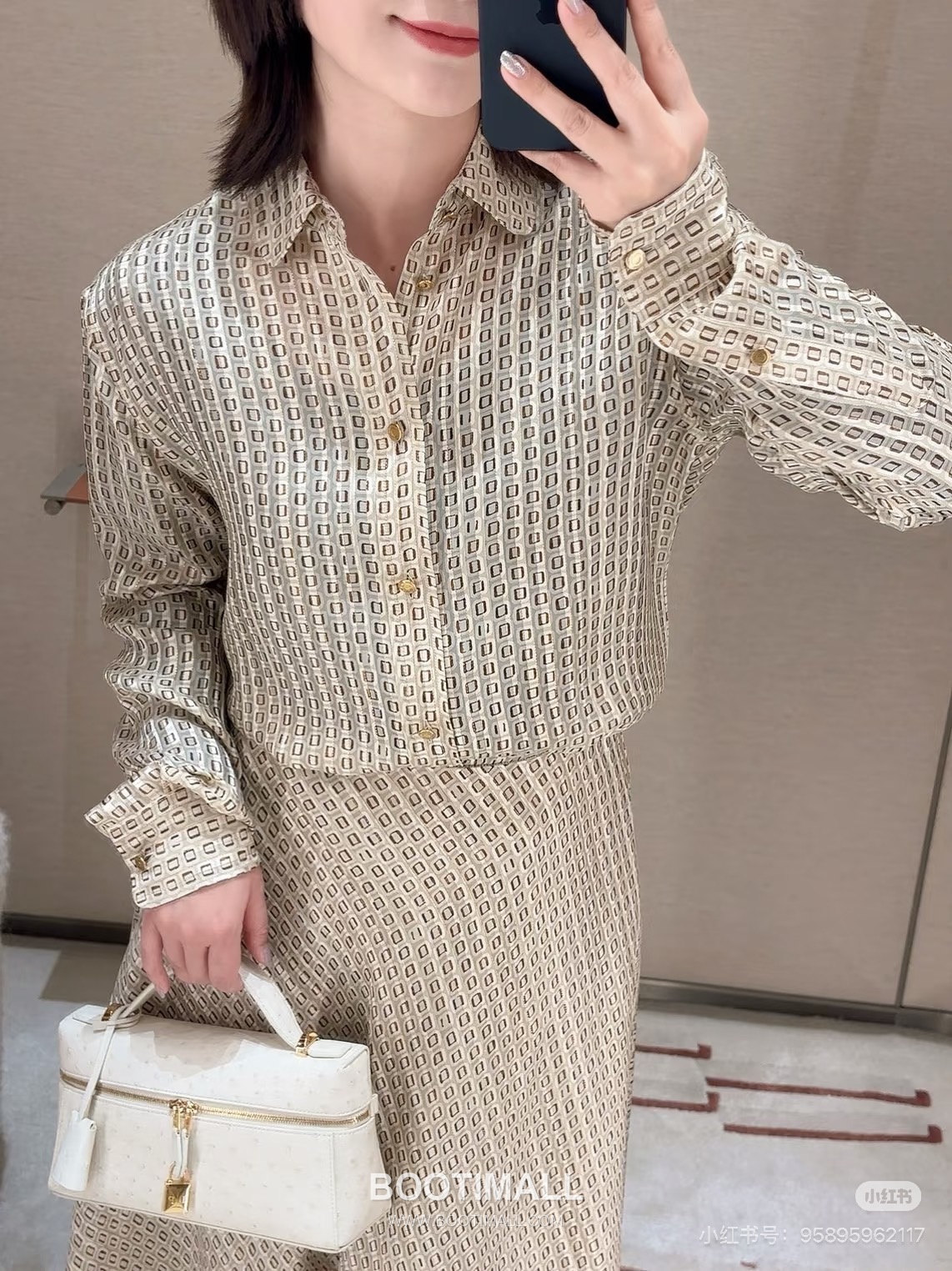 LP Thea Silk Blouse Geometric Print Gold Button 엘피 테아 실크 블라우스 기하학 프린트 골드 버튼 1