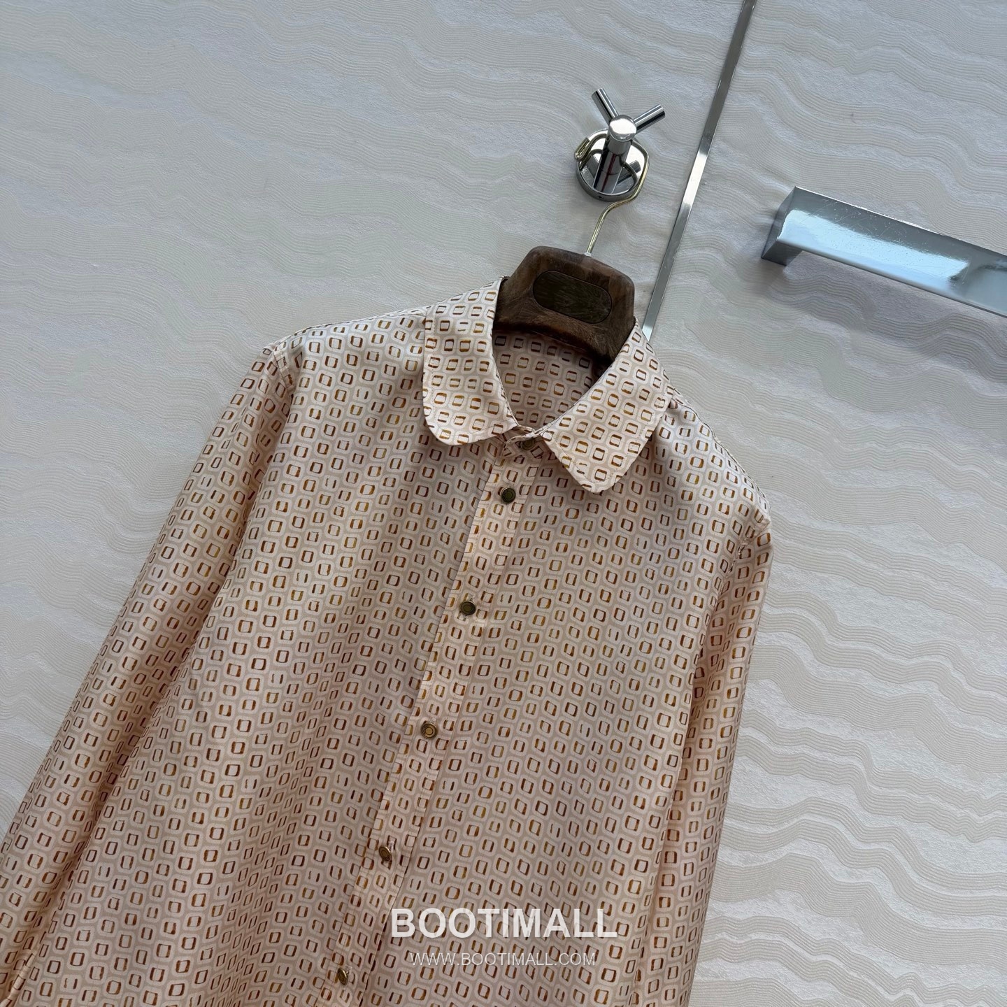 LP Thea Silk Blouse Geometric Print Gold Button 엘피 테아 실크 블라우스 기하학 프린트 골드 버튼 10