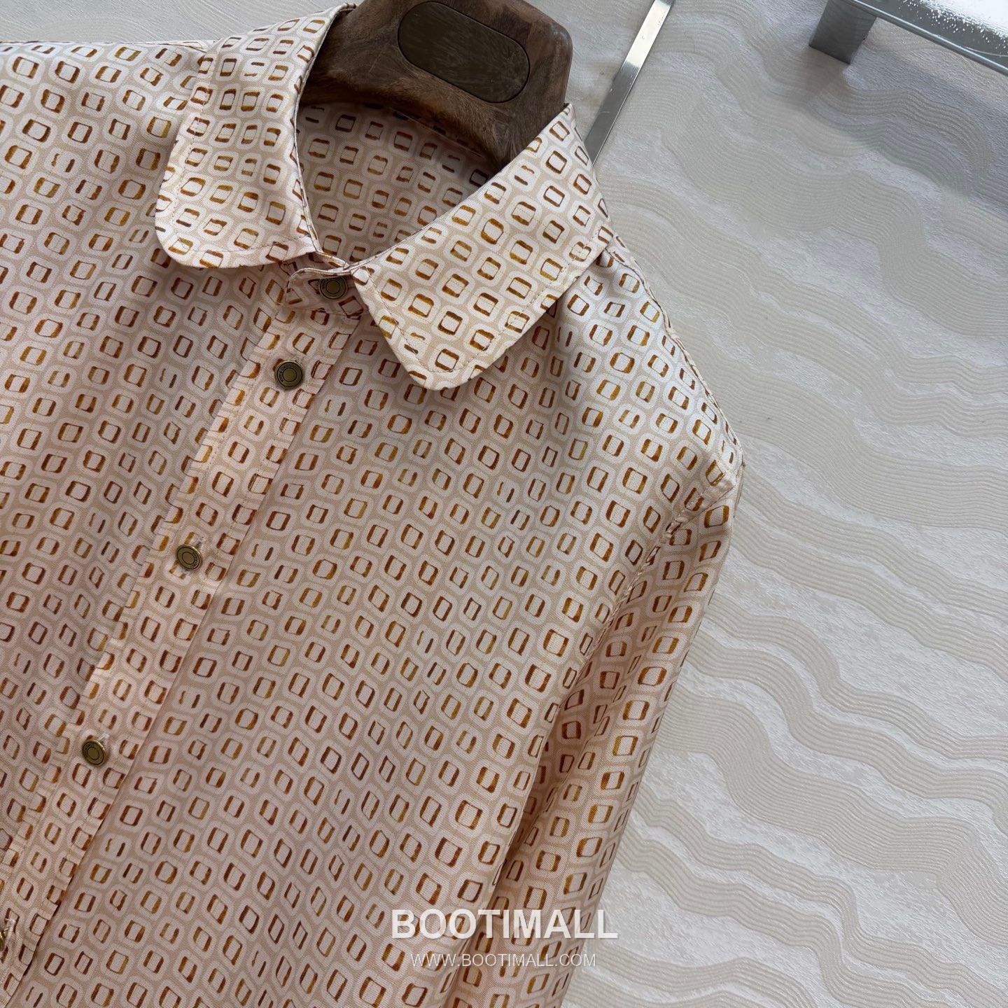 LP Thea Silk Blouse Geometric Print Gold Button 엘피 테아 실크 블라우스 기하학 프린트 골드 버튼 11