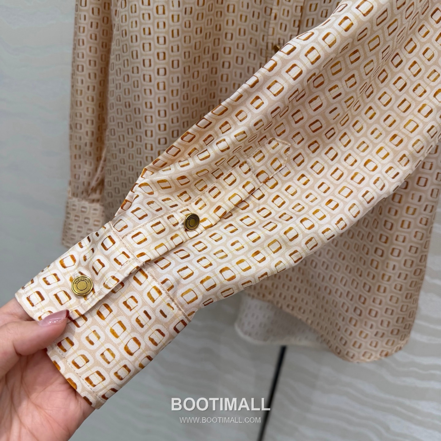 LP Thea Silk Blouse Geometric Print Gold Button 엘피 테아 실크 블라우스 기하학 프린트 골드 버튼 14