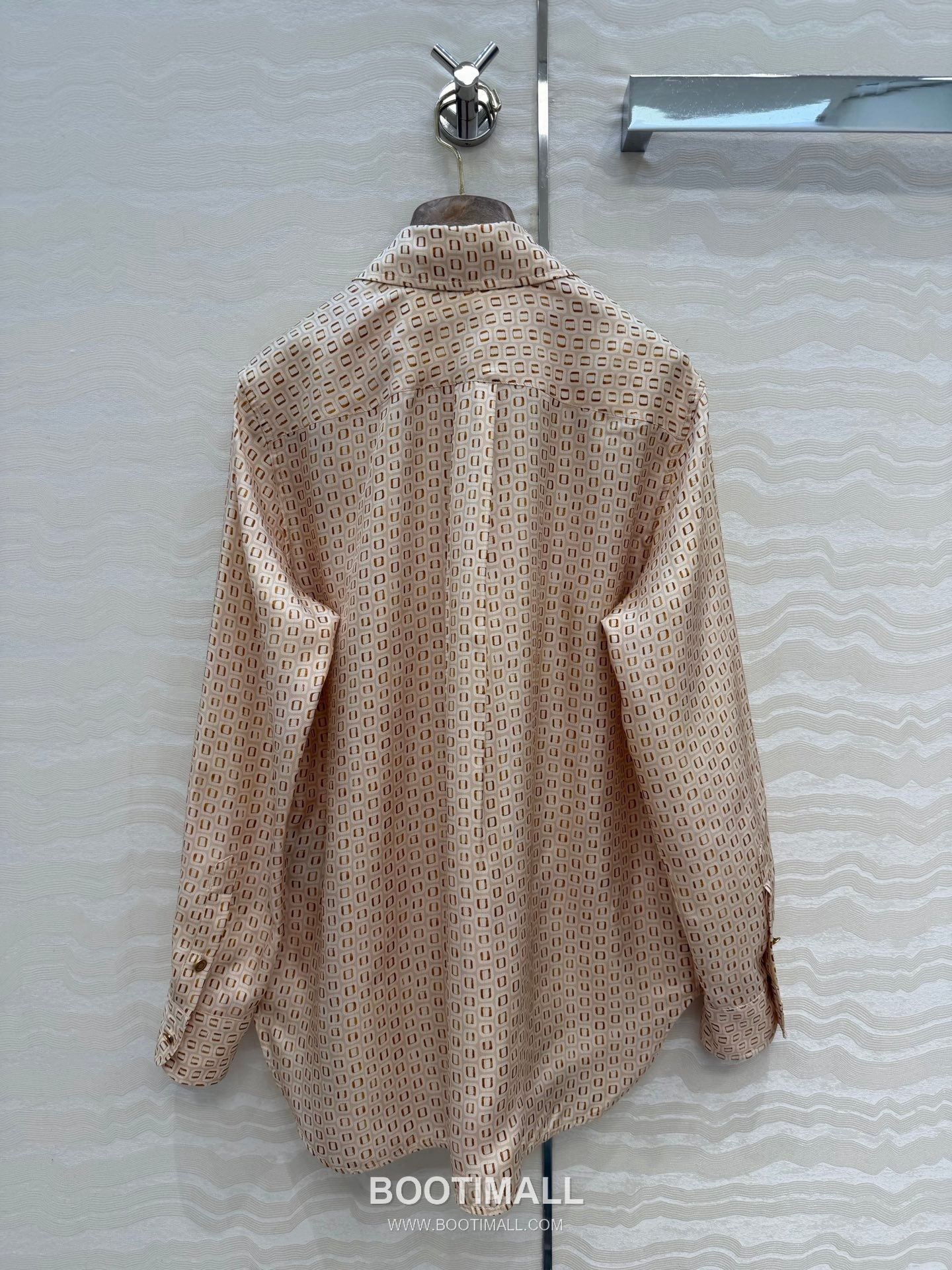 LP Thea Silk Blouse Geometric Print Gold Button 엘피 테아 실크 블라우스 기하학 프린트 골드 버튼 17