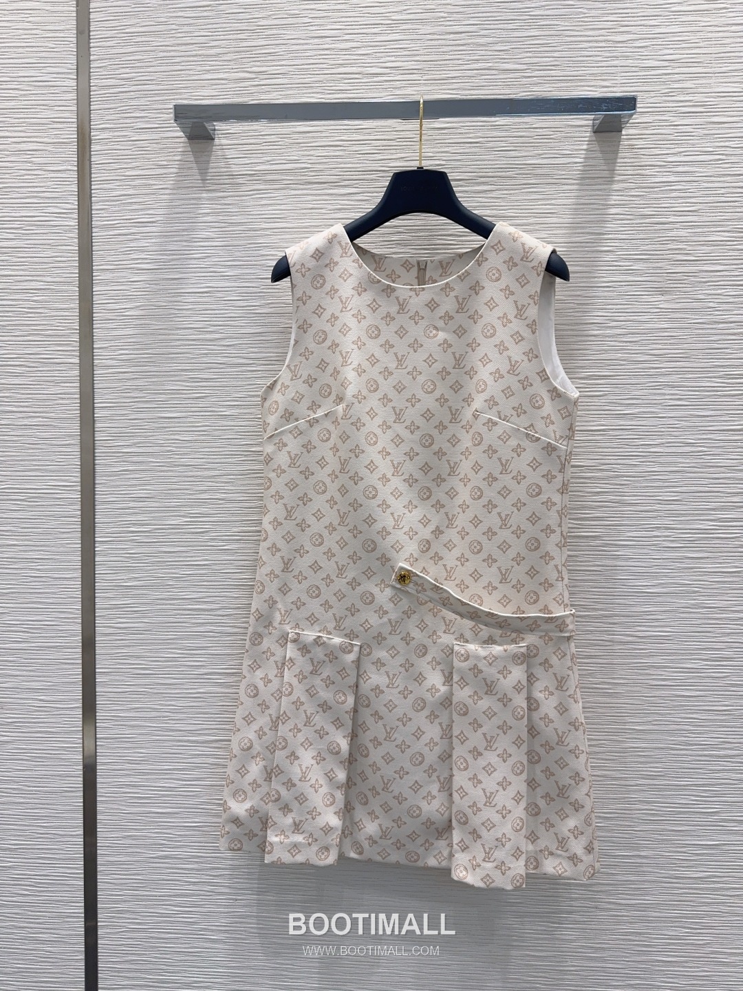 Louis Vuitton Sleeveless A-Line Dress White 루이비통 슬리브리스 A라인 드레스 화이트 1