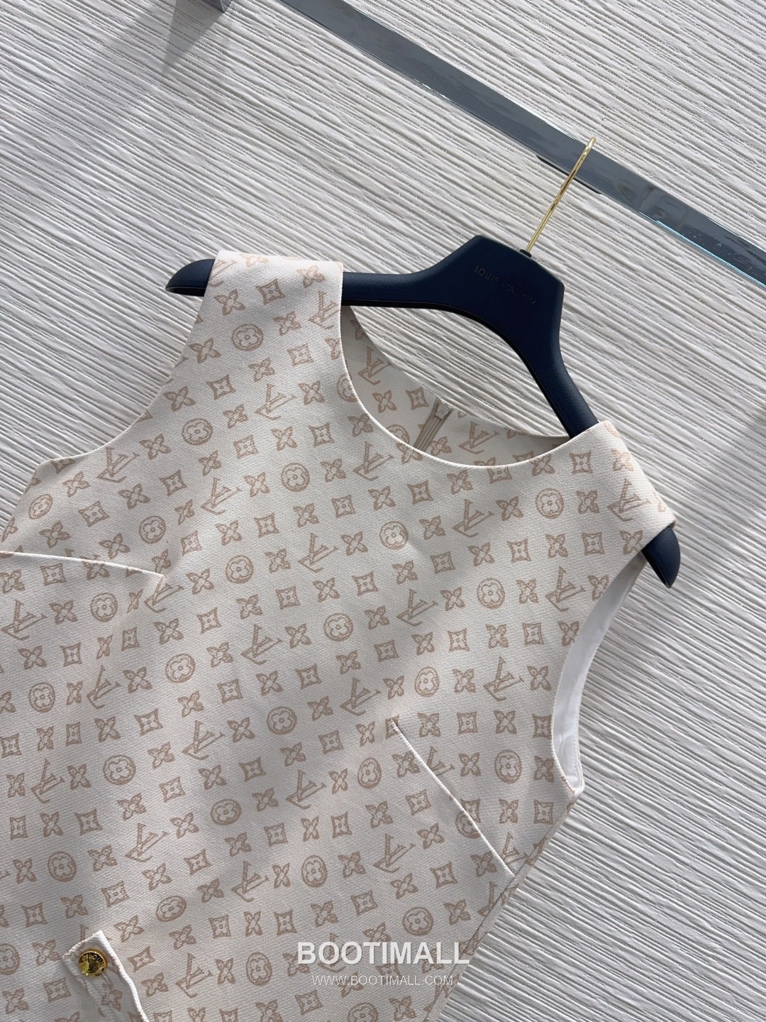 Louis Vuitton Sleeveless A-Line Dress White 루이비통 슬리브리스 A라인 드레스 화이트 2