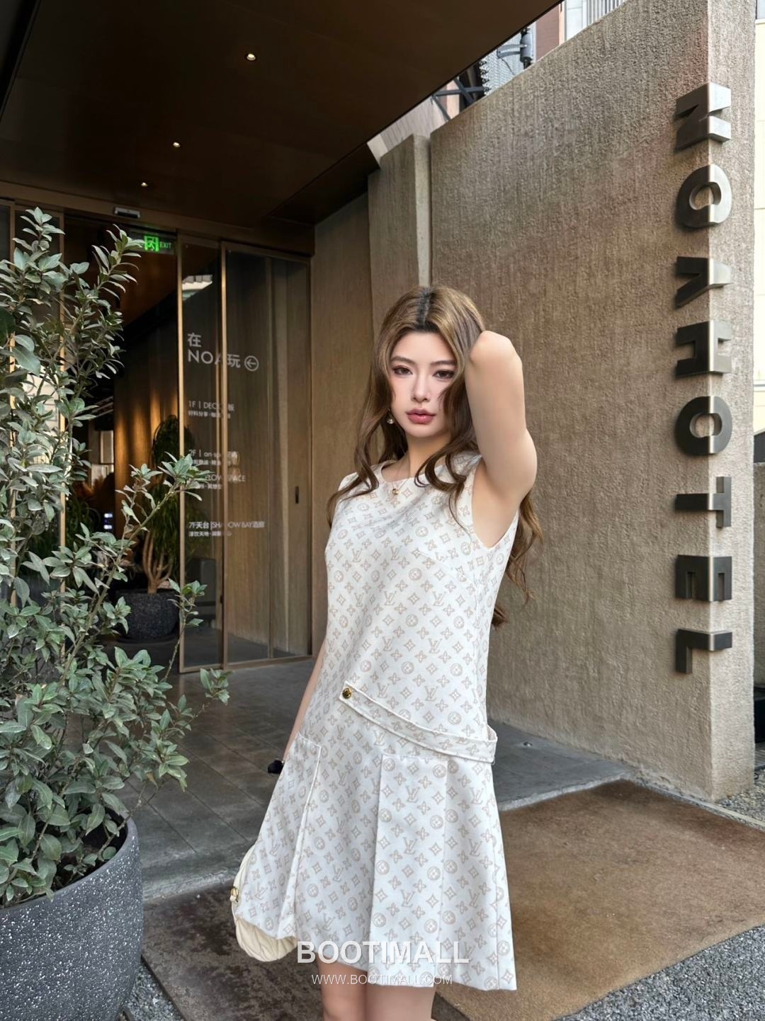 Louis Vuitton Sleeveless A-Line Dress White 루이비통 슬리브리스 A라인 드레스 화이트 13