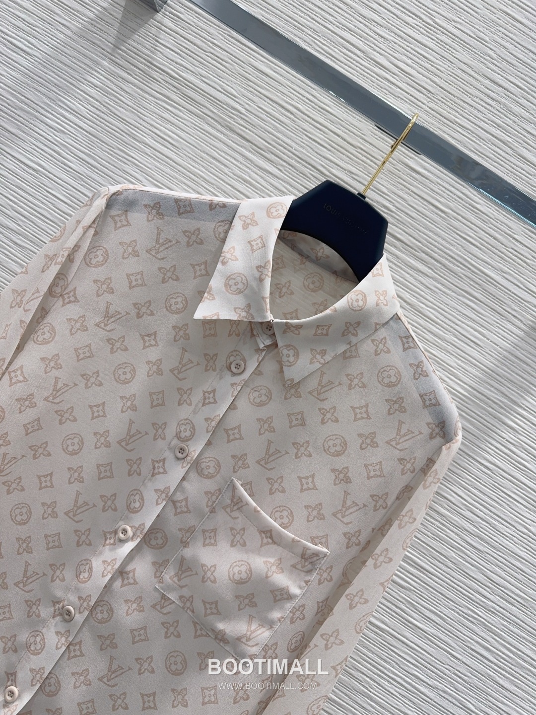 Louis Vuitton Semi-Sheer Logo Print Shirt Light Pink 루이비통 세미 시어 로고 프린트 셔츠 라이트 핑크 2
