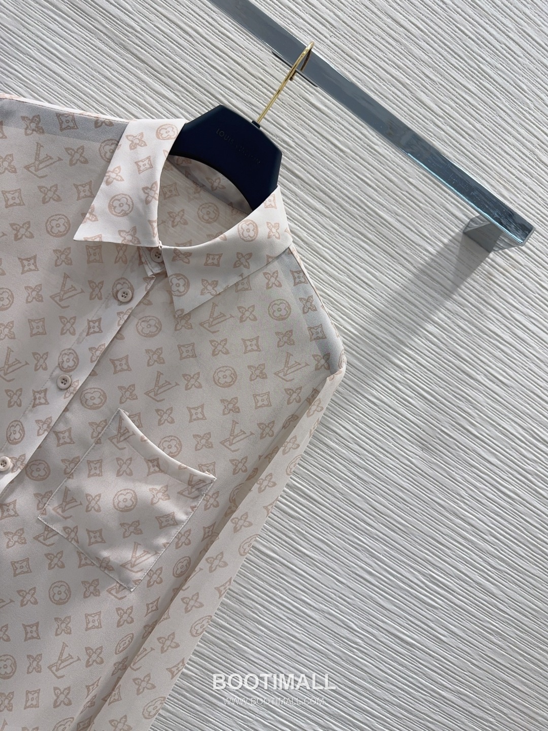 Louis Vuitton Semi-Sheer Logo Print Shirt Light Pink 루이비통 세미 시어 로고 프린트 셔츠 라이트 핑크 4