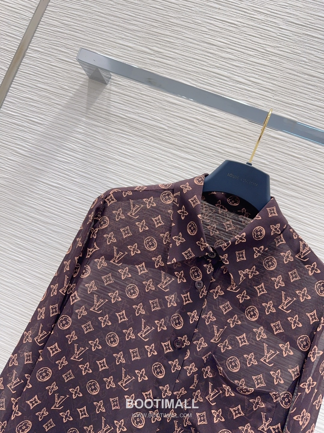 Louis Vuitton Semi-Sheer Logo Print Shirt Light Pink 루이비통 세미 시어 로고 프린트 셔츠 라이트 핑크 3