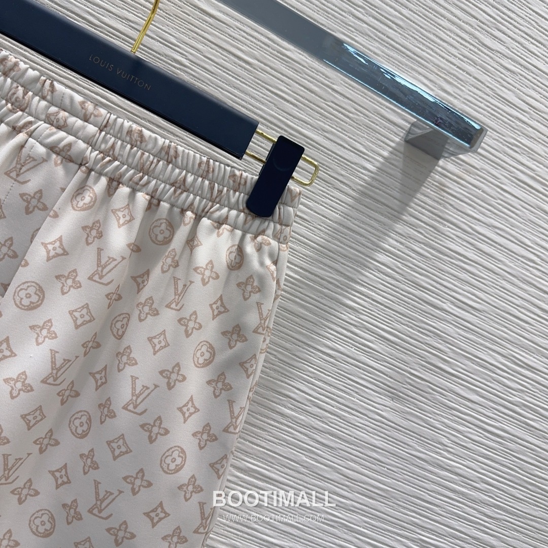 Louis Vuitton Monogram Pattern Cotton Blend Two-Piece Set Beige 루이비통 모노그램 패턴 코튼 블렌드 투피스 세트 베이지 13