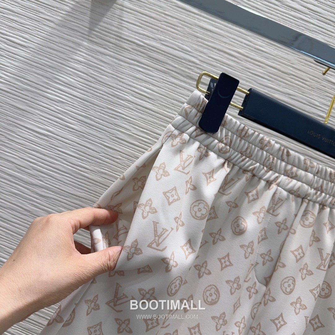 Louis Vuitton Monogram Pattern Cotton Blend Two-Piece Set Beige 루이비통 모노그램 패턴 코튼 블렌드 투피스 세트 베이지 15