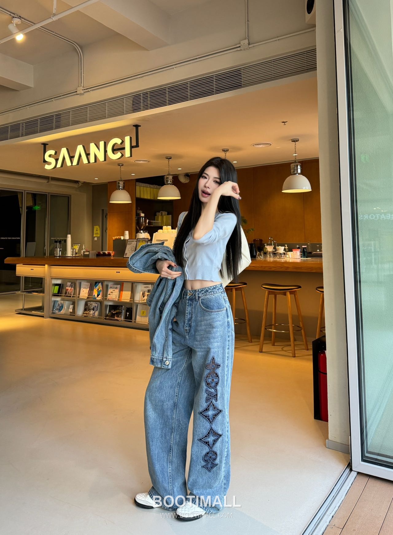 Louis Vuitton Bourgeoise Monogram Embroidered Denim Jeans Blue 루이비통 부르주아 모노그램 자수 데님 진 블루 1