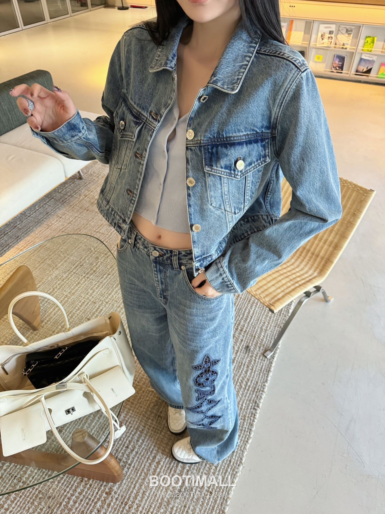 Louis Vuitton Bourgeoise Monogram Embroidered Denim Jeans Blue 루이비통 부르주아 모노그램 자수 데님 진 블루 3