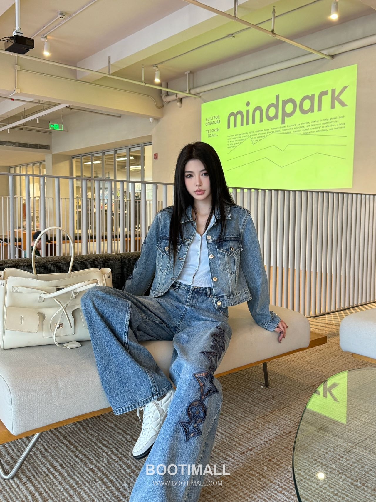 Louis Vuitton Bourgeoise Monogram Embroidered Denim Jeans Blue 루이비통 부르주아 모노그램 자수 데님 진 블루 4