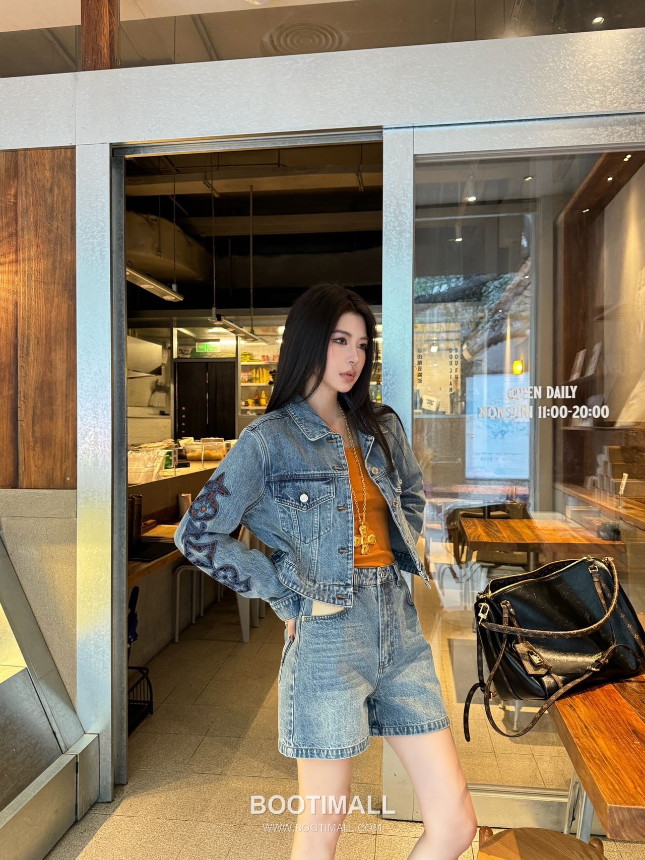 Louis Vuitton BOURGEOISE Monogram Embroidered Denim Jacket Blue 루이비통 부르주아 모노그램 자수 데님 자켓 블루 2