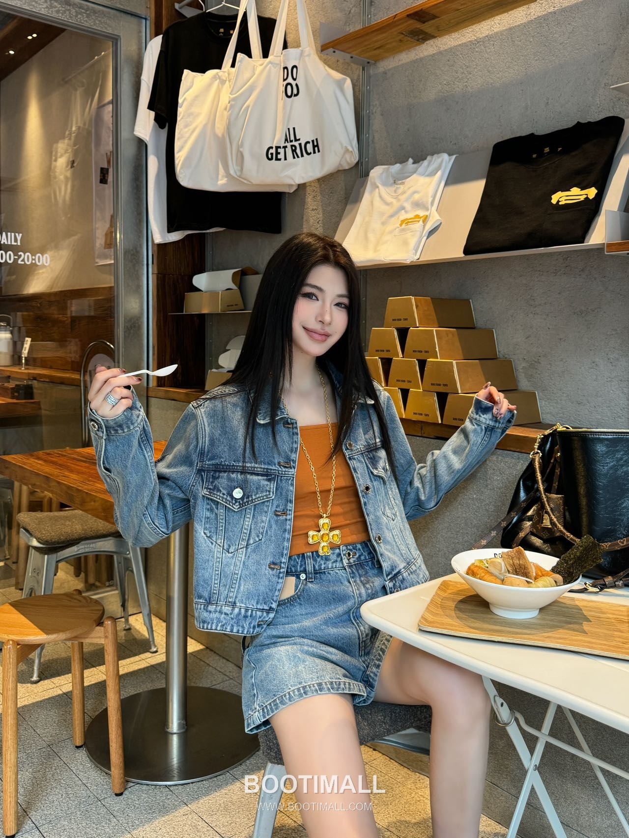 Louis Vuitton BOURGEOISE Monogram Embroidered Denim Jacket Blue 루이비통 부르주아 모노그램 자수 데님 자켓 블루 4