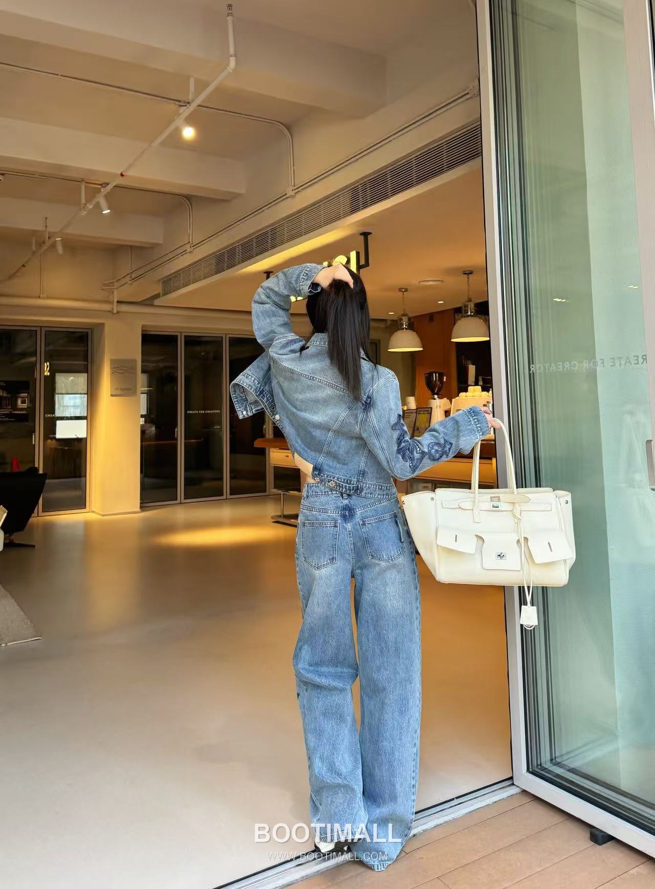 Louis Vuitton BOURGEOISE Monogram Embroidered Denim Jacket Blue 루이비통 부르주아 모노그램 자수 데님 자켓 블루 6