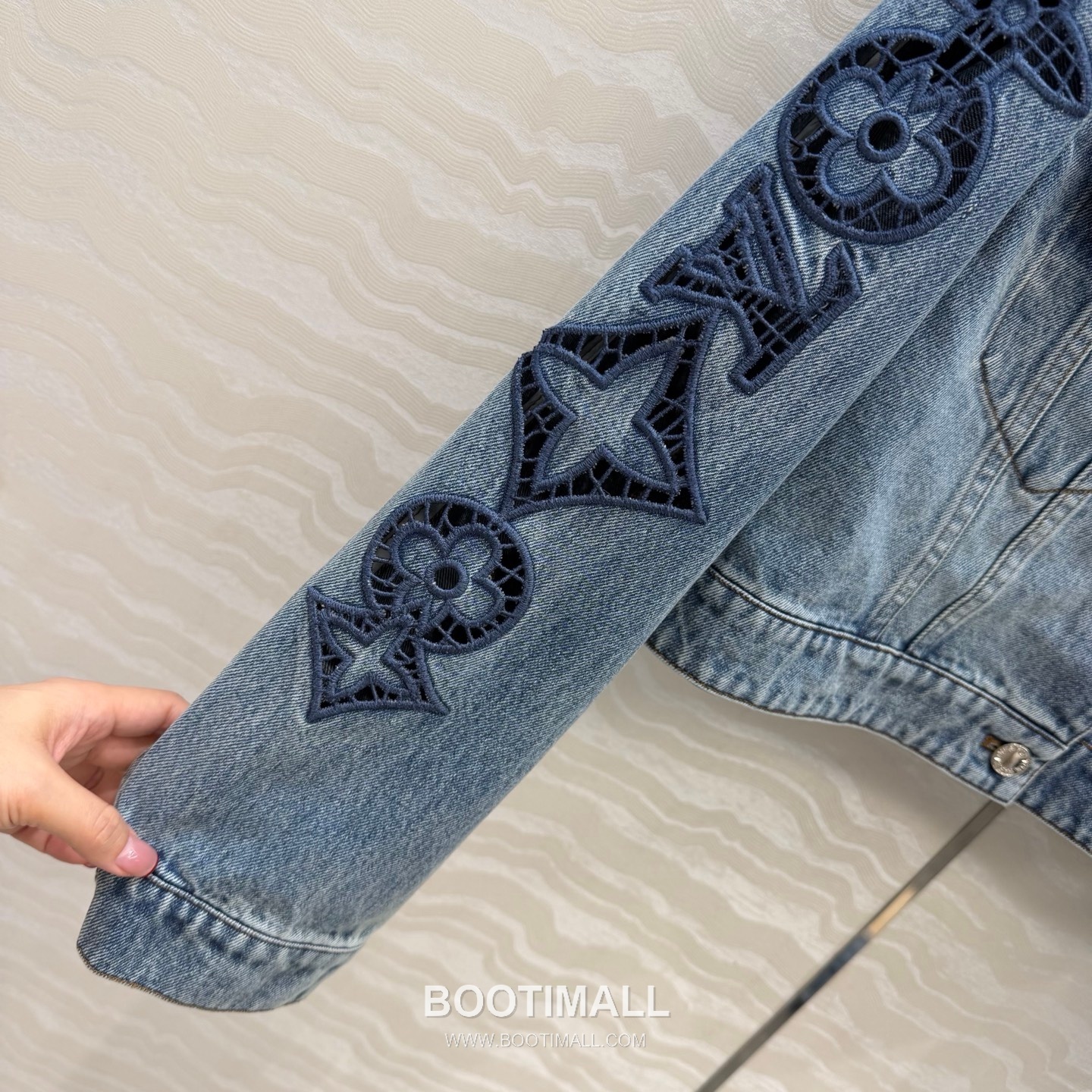 Louis Vuitton BOURGEOISE Monogram Embroidered Denim Jacket Blue 루이비통 부르주아 모노그램 자수 데님 자켓 블루 12