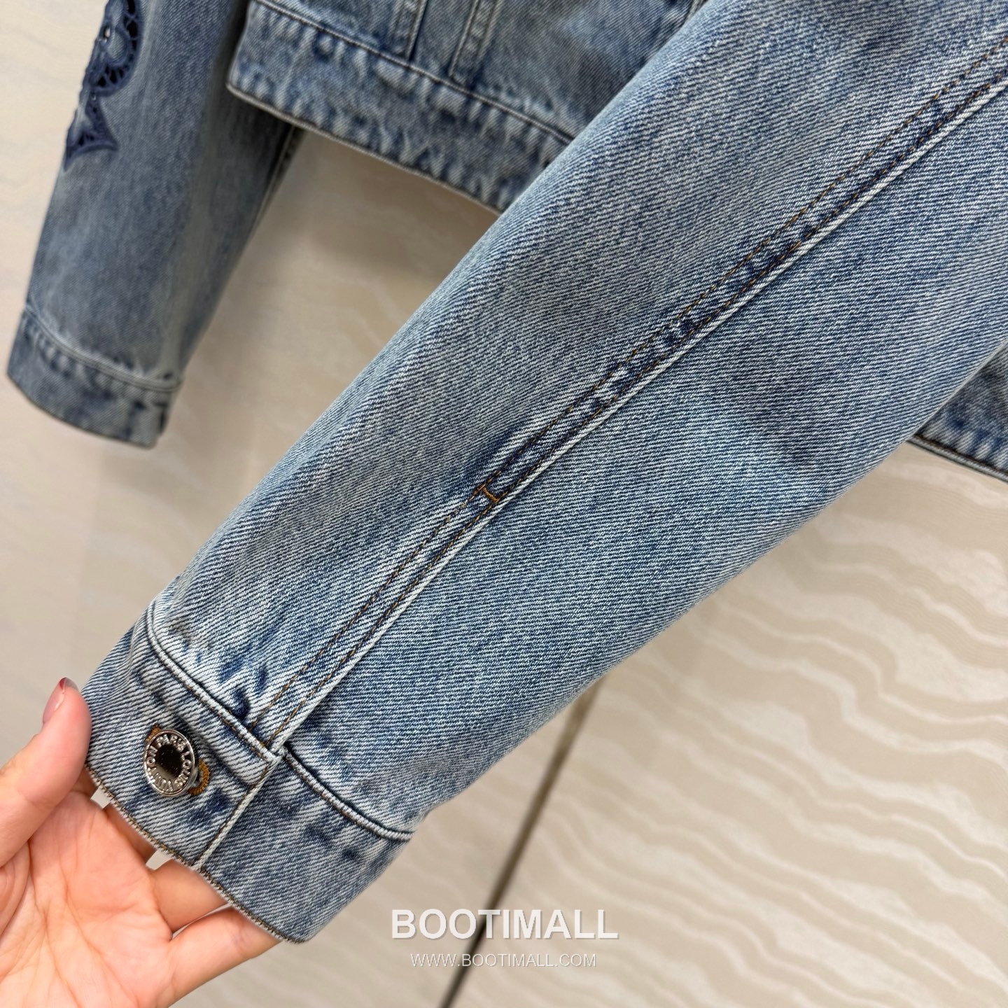 Louis Vuitton BOURGEOISE Monogram Embroidered Denim Jacket Blue 루이비통 부르주아 모노그램 자수 데님 자켓 블루 14