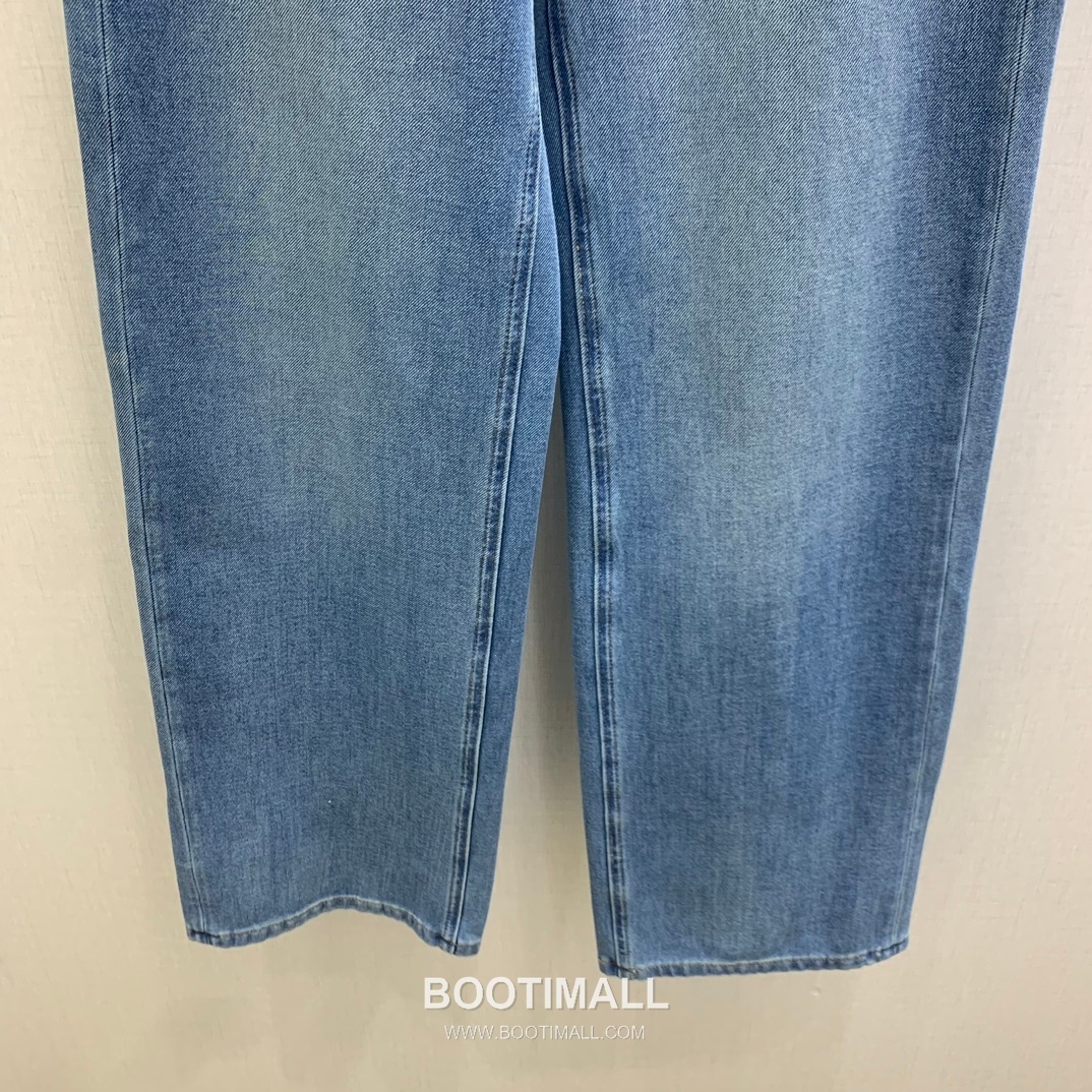 Wide Straight Denim Jeans with Back Pocket Embroidered Logo Blue Light Blue 백 포켓 자수 로고 와이드 스트레이트 데님 진 블루 라이트블루 5