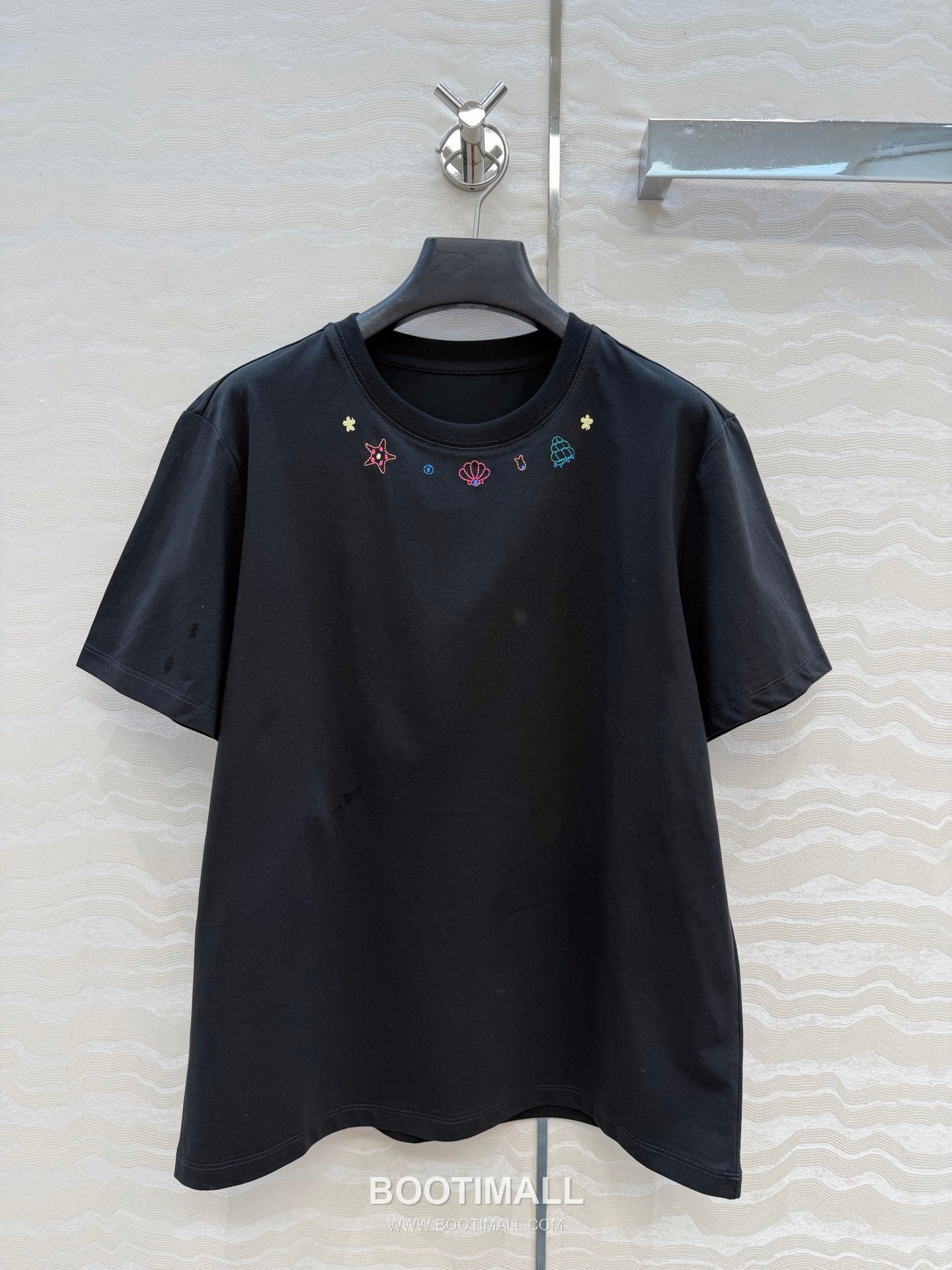 Cotton Embroidered Round Neck T-Shirt White 코튼 자수 라운드 넥 티셔츠 화이트 1