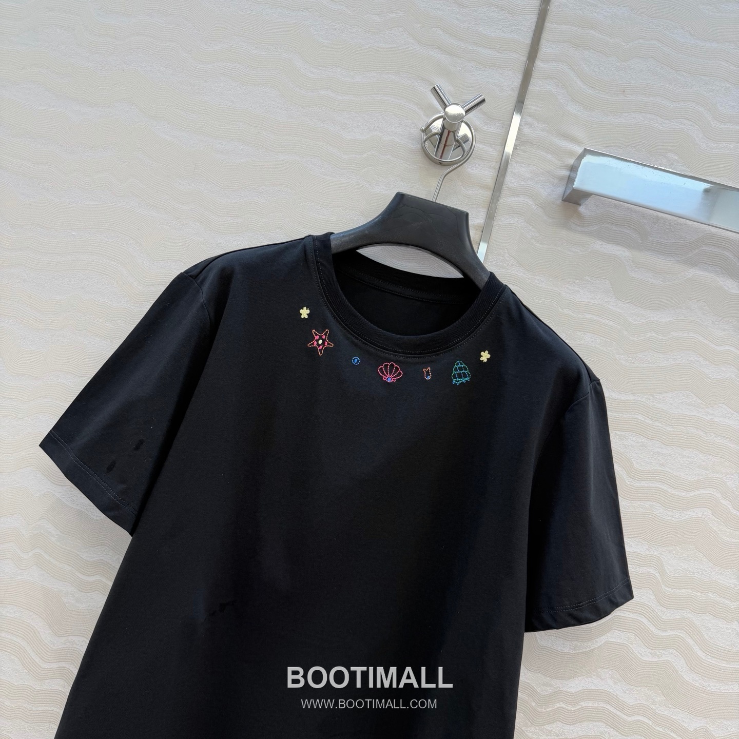 Cotton Embroidered Round Neck T-Shirt White 코튼 자수 라운드 넥 티셔츠 화이트 2