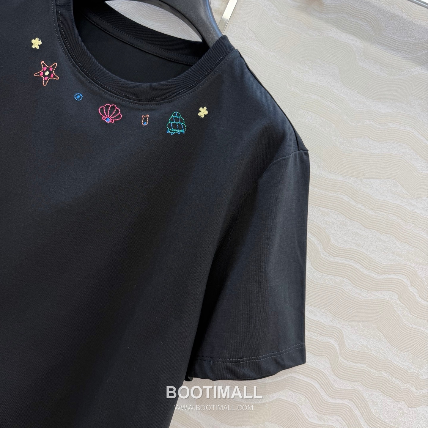 Cotton Embroidered Round Neck T-Shirt White 코튼 자수 라운드 넥 티셔츠 화이트 3