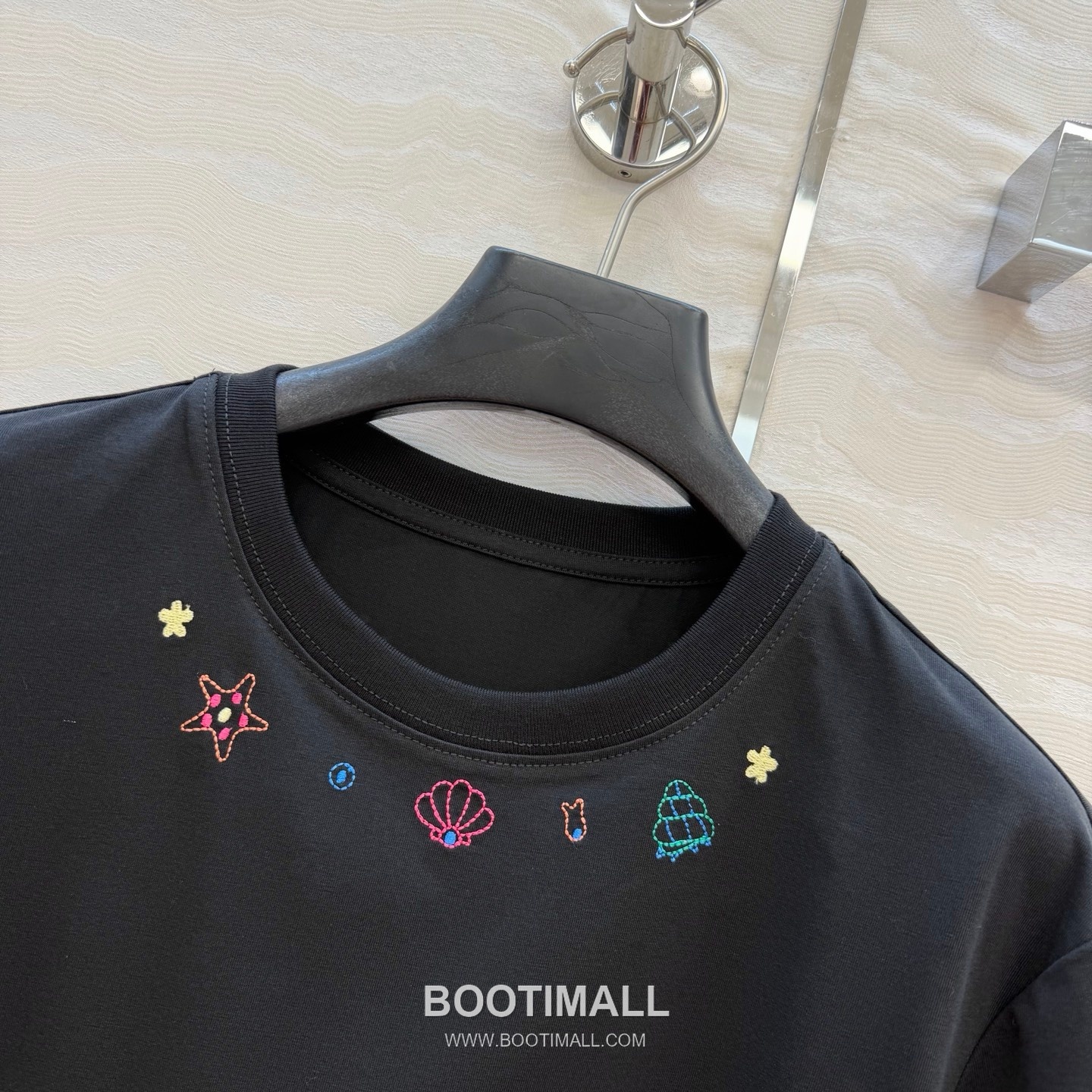 Cotton Embroidered Round Neck T-Shirt White 코튼 자수 라운드 넥 티셔츠 화이트 5