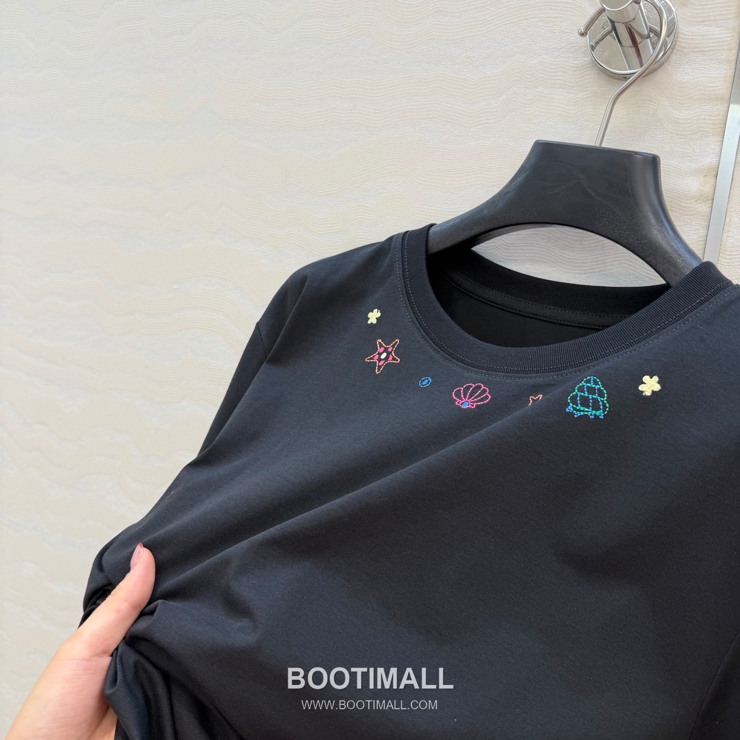 Cotton Embroidered Round Neck T-Shirt White 코튼 자수 라운드 넥 티셔츠 화이트 6