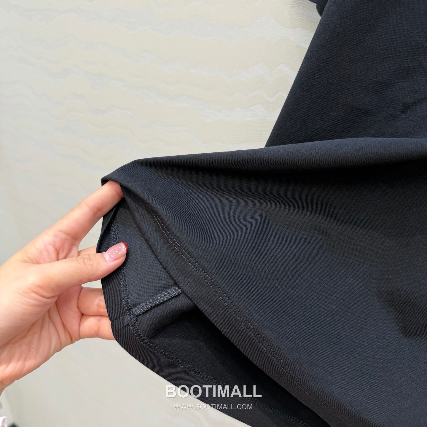 Cotton Embroidered Round Neck T-Shirt White 코튼 자수 라운드 넥 티셔츠 화이트 8