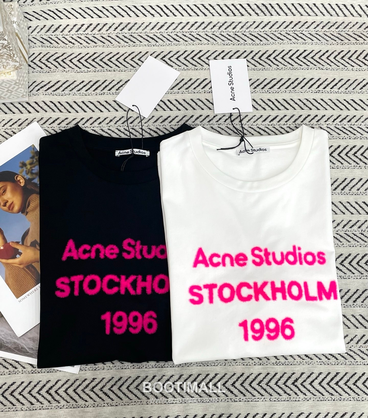 Acne Studios 26SS Fuzzy Logo Oversized T-Shirt White Black 아크네 스튜디오 26SS 퍼지 로고 오버사이즈 티셔츠 화이트 블랙 7