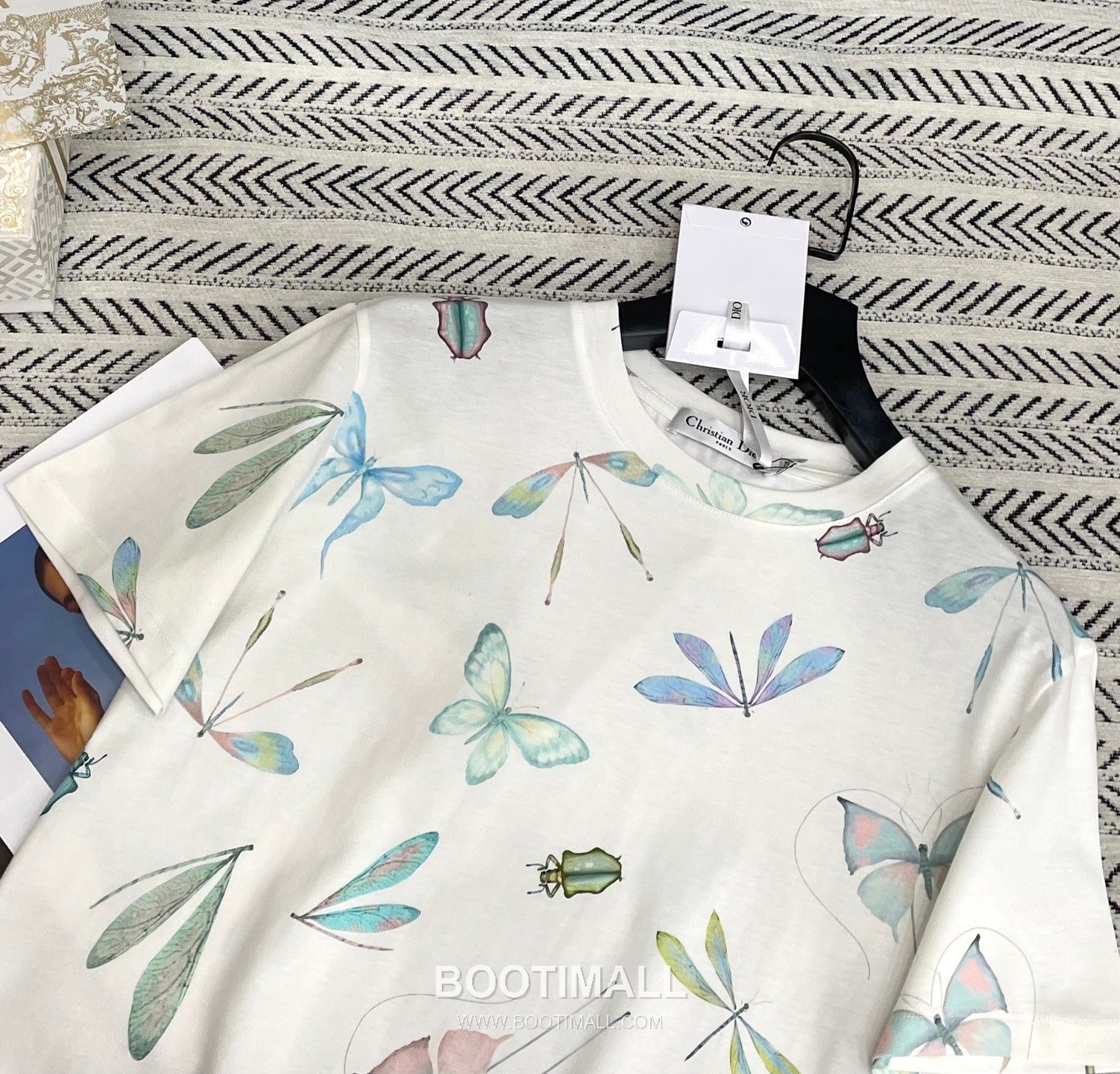 Dior Dragonfly Insect Print Letter Logo T-Shirt White 디올 드래곤플라이 곤충 프린트 레터 로고 티셔츠 화이트 2