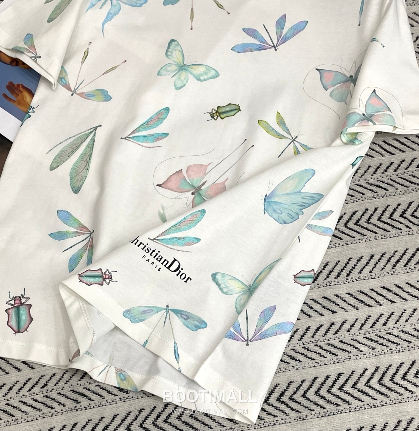 Dior Dragonfly Insect Print Letter Logo T-Shirt White 디올 드래곤플라이 곤충 프린트 레터 로고 티셔츠 화이트 3