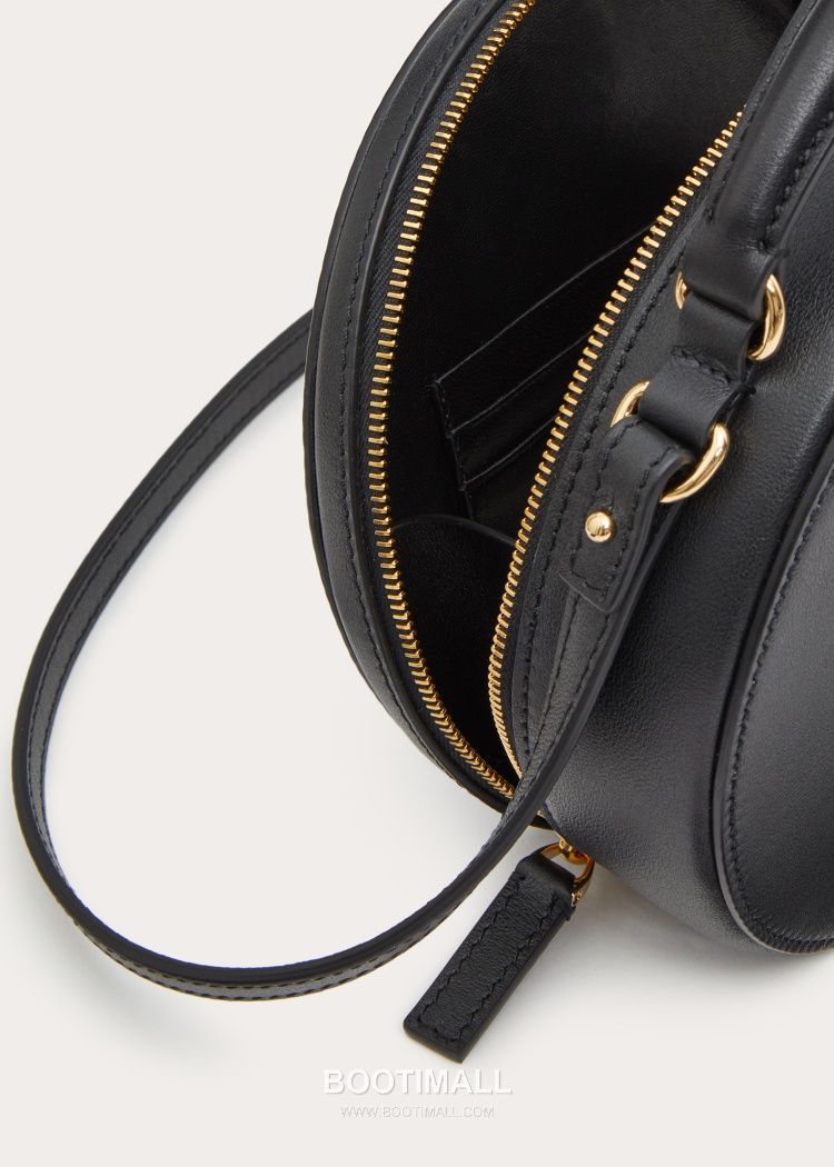 Valentino VLOGO Signature Round Crossbody Bag Black 발렌티노 브이로고 시그니처 라운드 크로스바디백 블랙 18cm 7