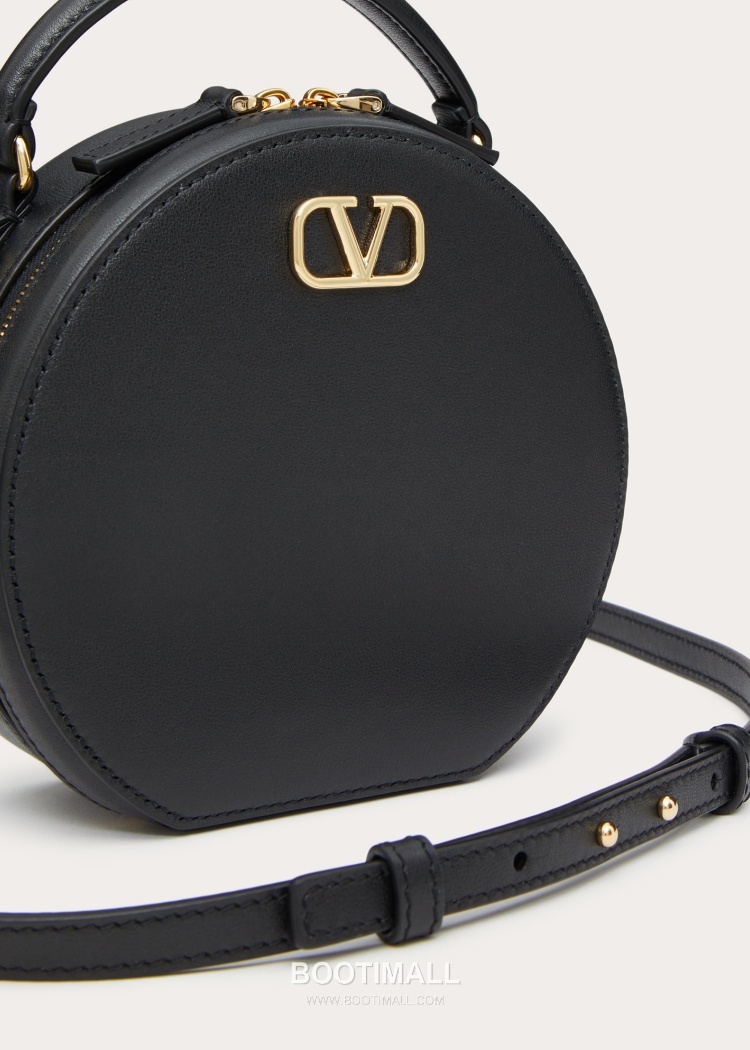 Valentino VLOGO Signature Round Crossbody Bag Black 발렌티노 브이로고 시그니처 라운드 크로스바디백 블랙 18cm 8