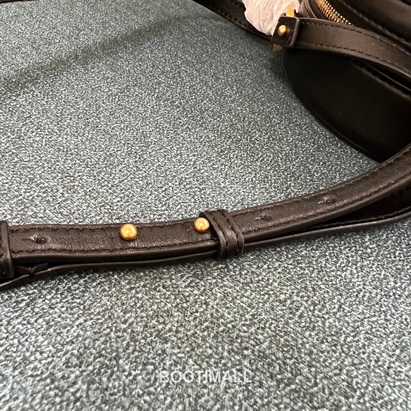 Valentino VLOGO Signature Round Crossbody Bag Black 발렌티노 브이로고 시그니처 라운드 크로스바디백 블랙 18cm 14