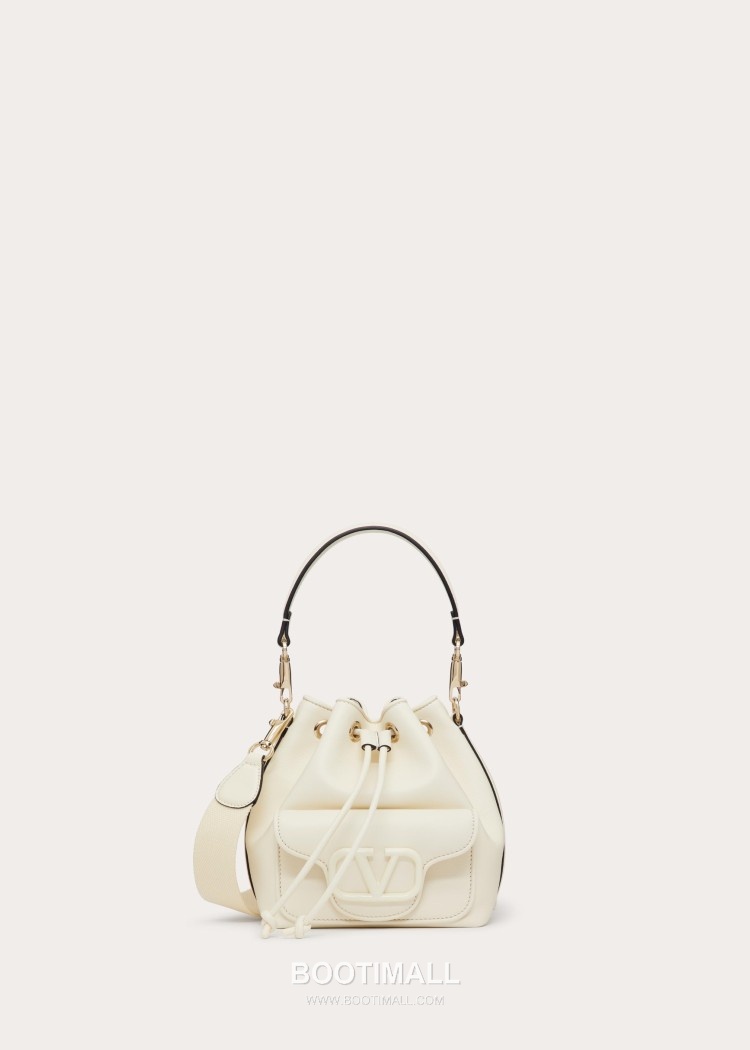 Valentino VLOGO Signature Leather Bucket Bag Ivory 발렌티노 브이로고 시그니처 레더 버킷백 아이보리 숄더백 21cm 1