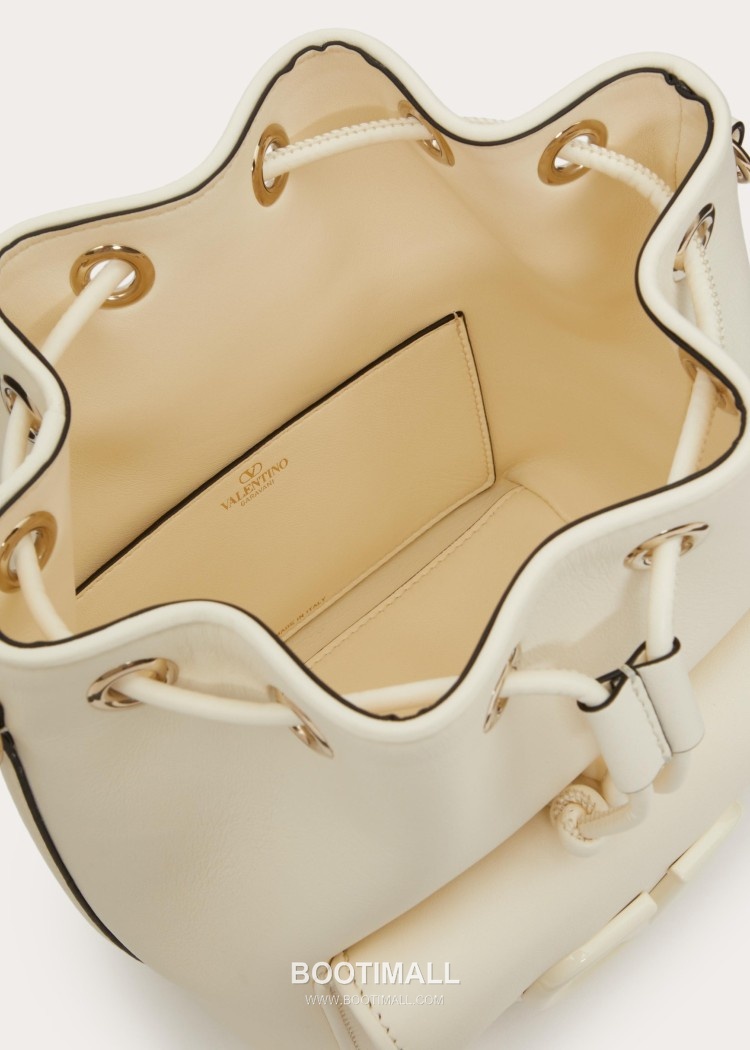 Valentino VLOGO Signature Leather Bucket Bag Ivory 발렌티노 브이로고 시그니처 레더 버킷백 아이보리 숄더백 21cm 6