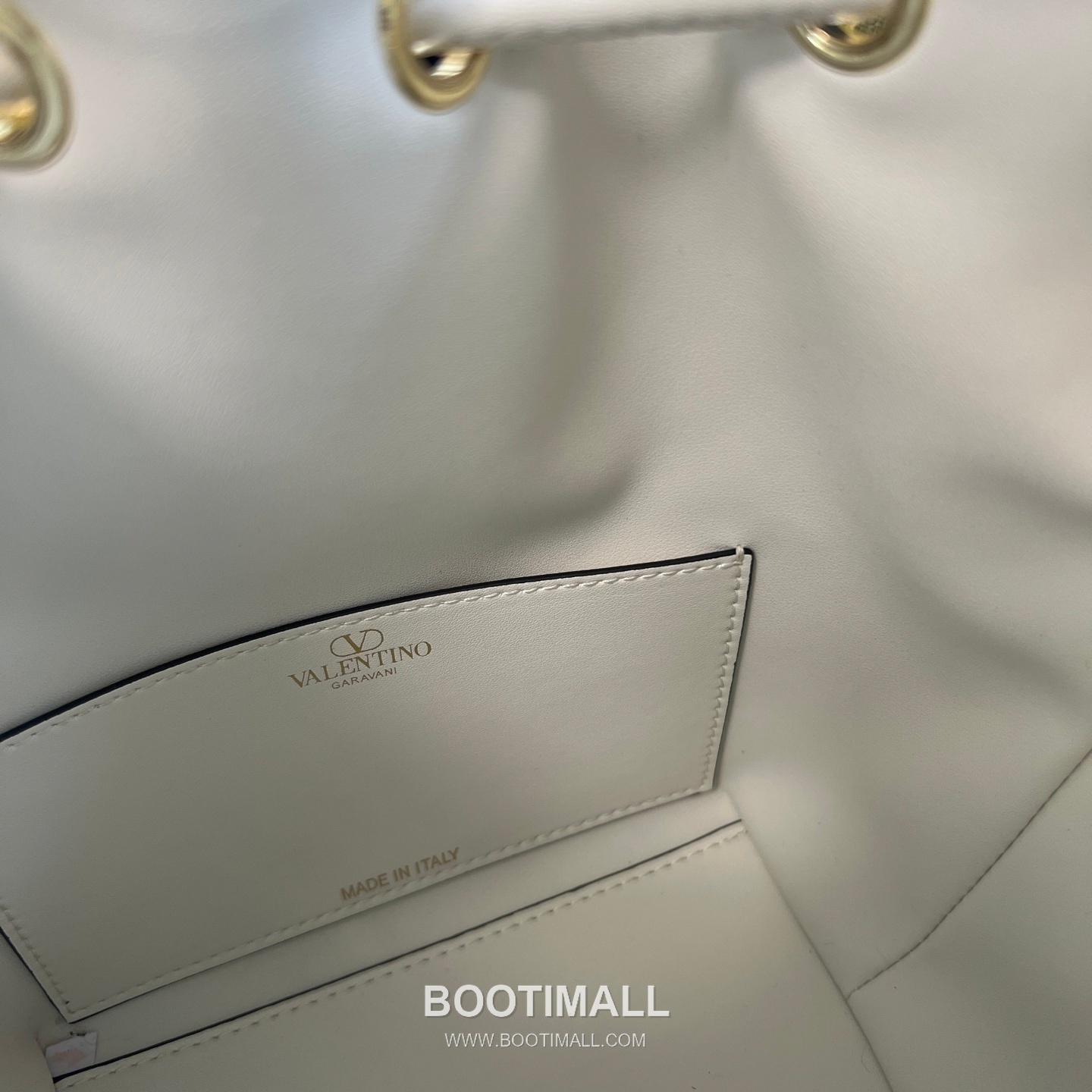 Valentino VLOGO Signature Leather Bucket Bag Ivory 발렌티노 브이로고 시그니처 레더 버킷백 아이보리 숄더백 21cm 15