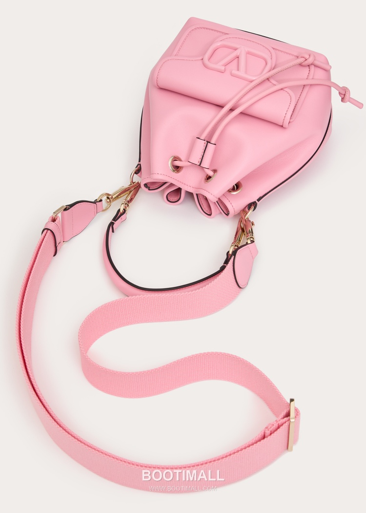 Valentino VLOGO Signature Leather Bucket Bag Ivory 발렌티노 브이로고 시그니처 레더 버킷백 아이보리 숄더백 21cm 5