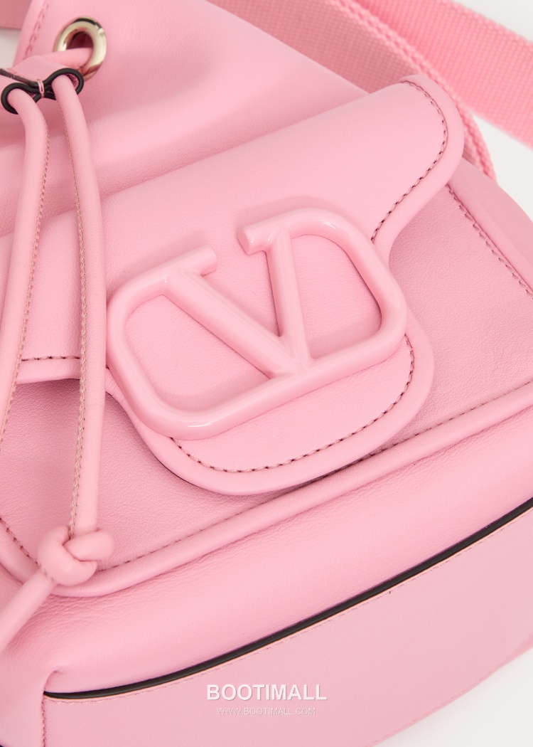 Valentino VLOGO Signature Leather Bucket Bag Ivory 발렌티노 브이로고 시그니처 레더 버킷백 아이보리 숄더백 21cm 6