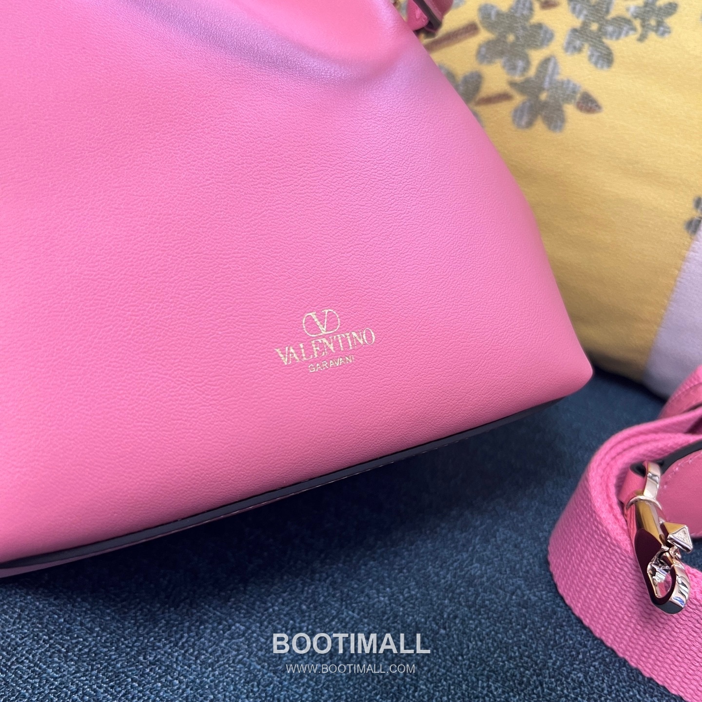 Valentino VLOGO Signature Leather Bucket Bag Ivory 발렌티노 브이로고 시그니처 레더 버킷백 아이보리 숄더백 21cm 13