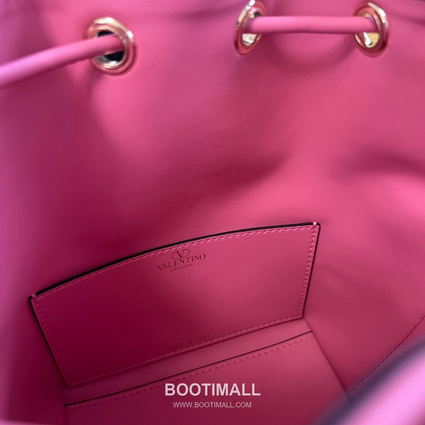 Valentino VLOGO Signature Leather Bucket Bag Ivory 발렌티노 브이로고 시그니처 레더 버킷백 아이보리 숄더백 21cm 15