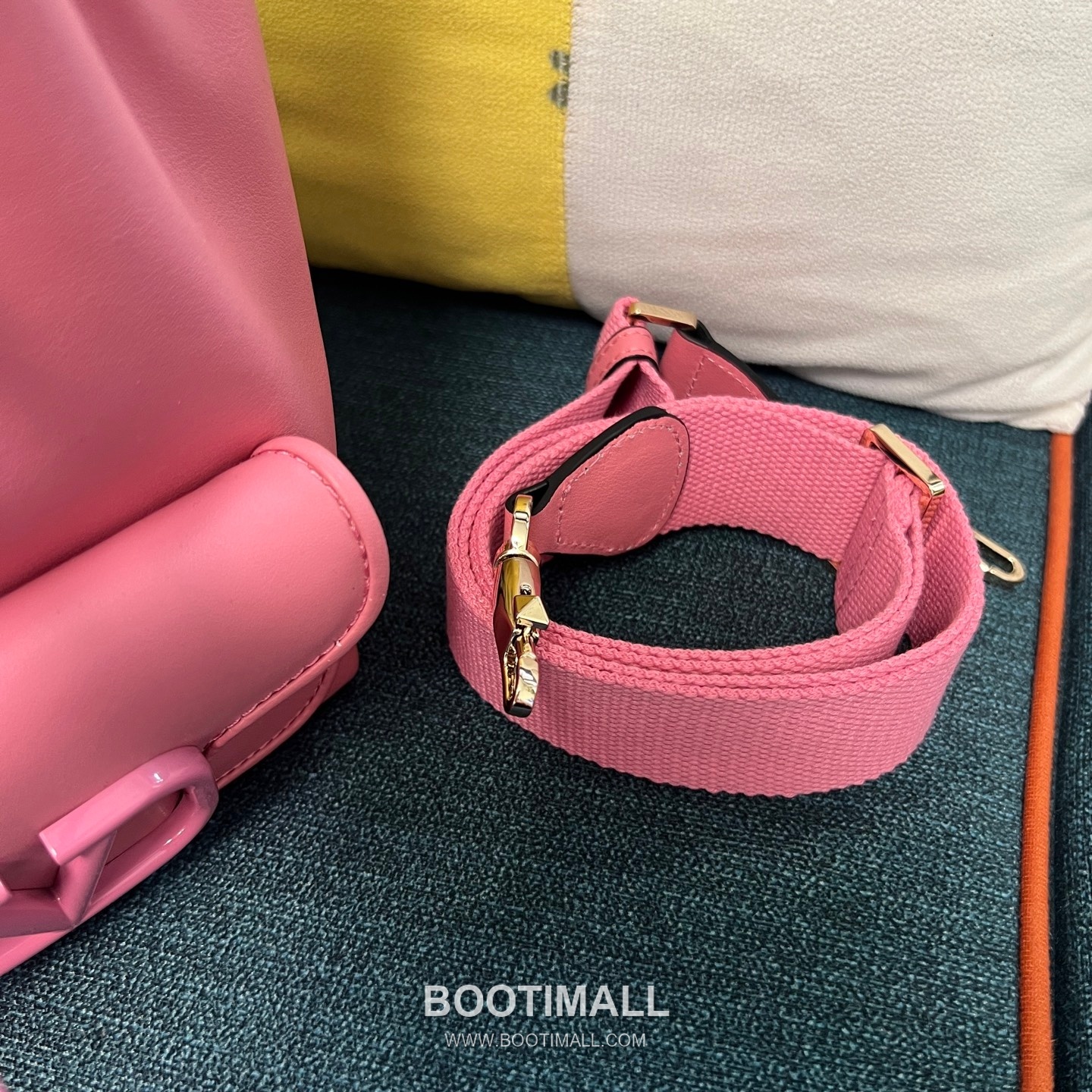 Valentino VLOGO Signature Leather Bucket Bag Ivory 발렌티노 브이로고 시그니처 레더 버킷백 아이보리 숄더백 21cm 16