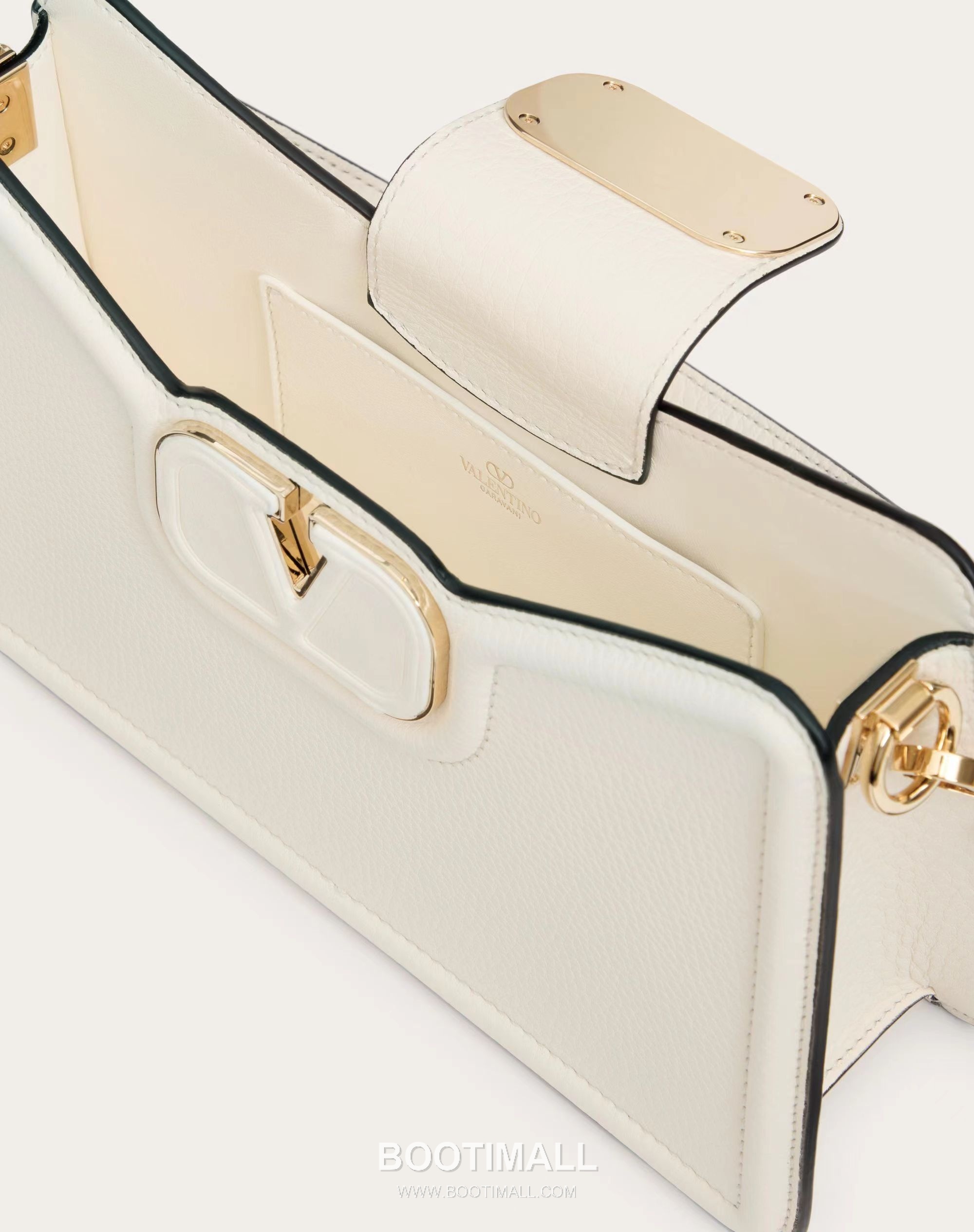 Valentino VLogo Signature Grainy Leather Ivory Shoulder Bag 발렌티노 V로고 시그니처 그레이니 레더 아이보리 숄더백 7