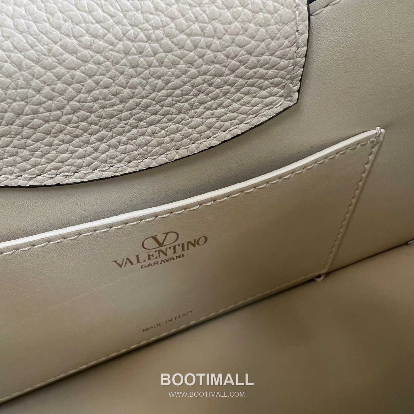 Valentino VLogo Signature Grainy Leather Ivory Shoulder Bag 발렌티노 V로고 시그니처 그레이니 레더 아이보리 숄더백 16