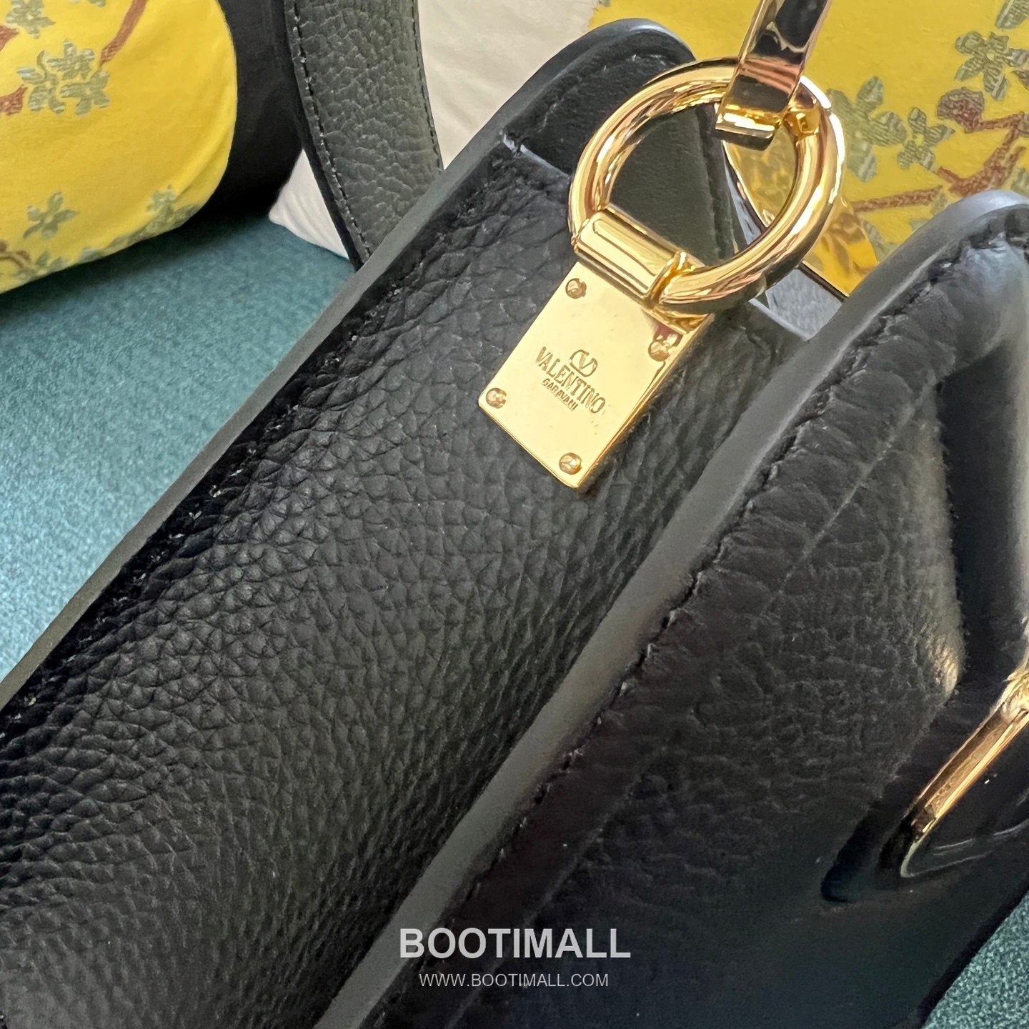 Valentino VLogo Signature Grainy Leather Ivory Shoulder Bag 발렌티노 V로고 시그니처 그레이니 레더 아이보리 숄더백 17