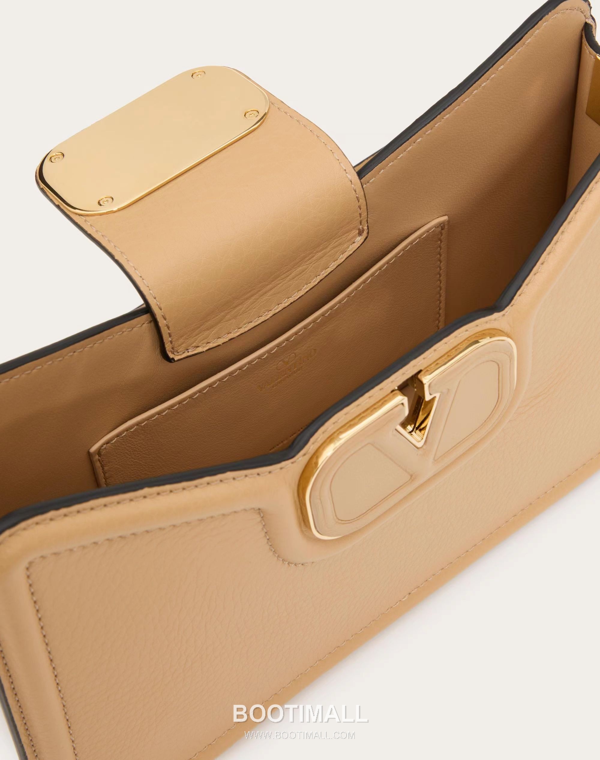 Valentino VLogo Signature Grainy Leather Ivory Shoulder Bag 발렌티노 V로고 시그니처 그레이니 레더 아이보리 숄더백 7